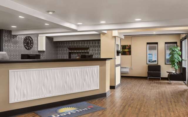 Days Inn & Suites by Wyndham Sault Ste. Marie ON