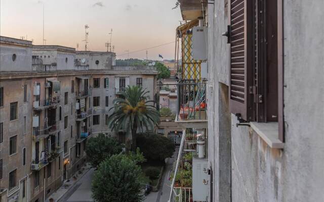 Bright and quiet Halldis apartment with small balcony