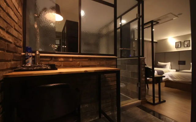 Hotel The May