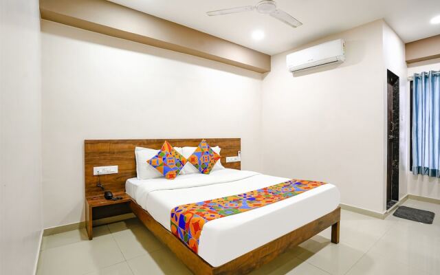 Fabhotel Royal Paradise