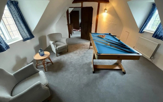 The Royal Retreat -elegant 7bdr With Garden