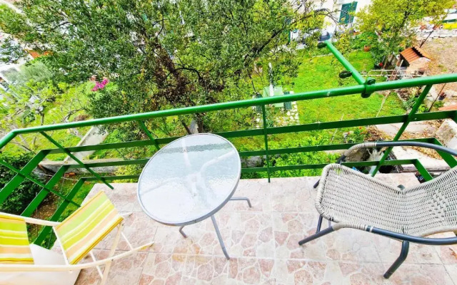 Croparadise Blue Hostel