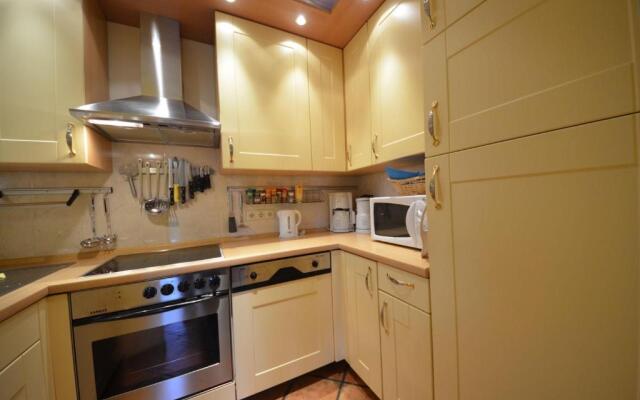 Eck-Reethaus-Sturmhaube