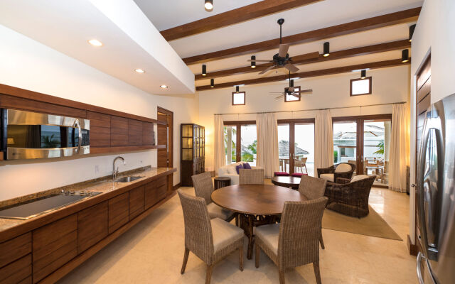 Las Verandas Hotel & Villas