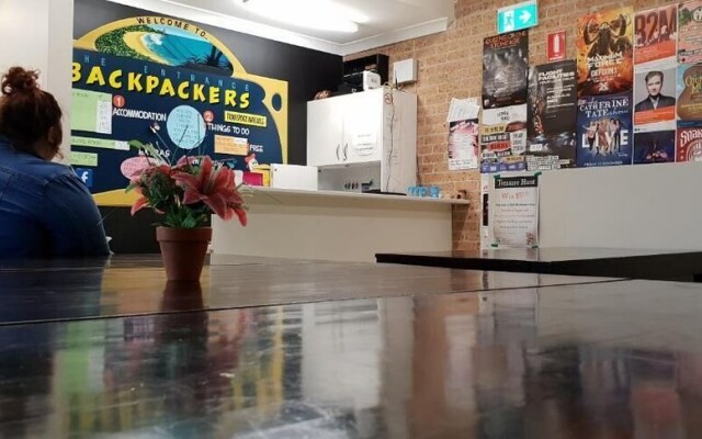 The Entrance Backpackers - Hostel