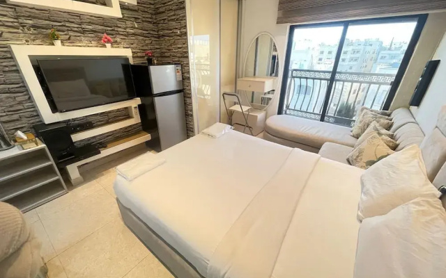 Central Tiny Studio for Rent 409
