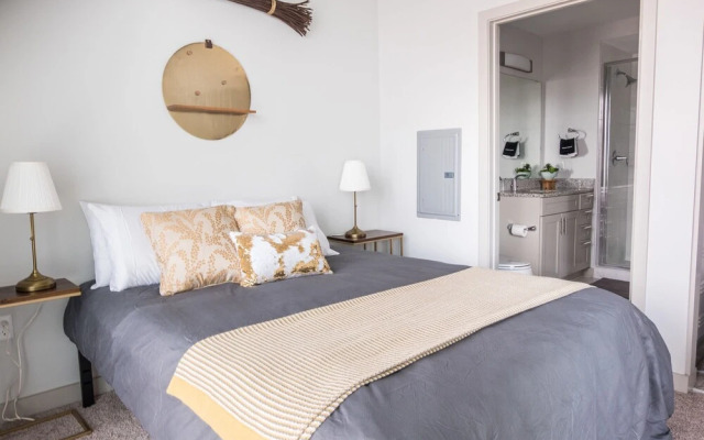 FRONTDESK Uptown Apts with City Views Charlotte