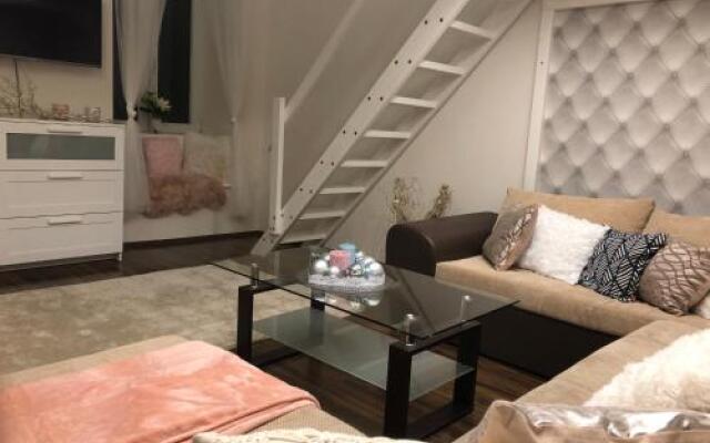Bpr Stylish Mosaic Home With Terrace