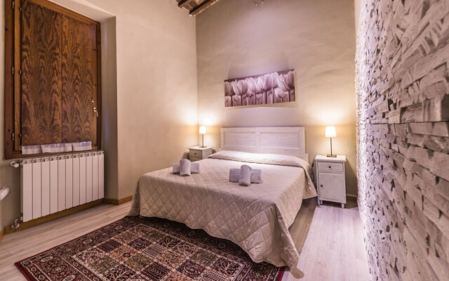 A Few Steps to The Duomo Enchanting 2BD Apt