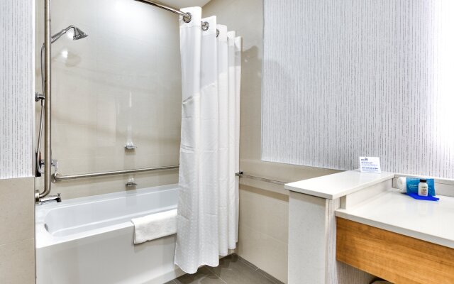 Holiday Inn Express & Suites Trois Rivieres Ouest, an IHG Hotel