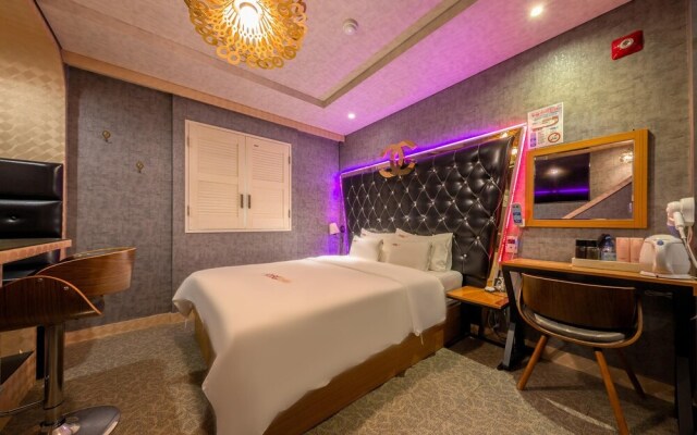 Secret Hotel