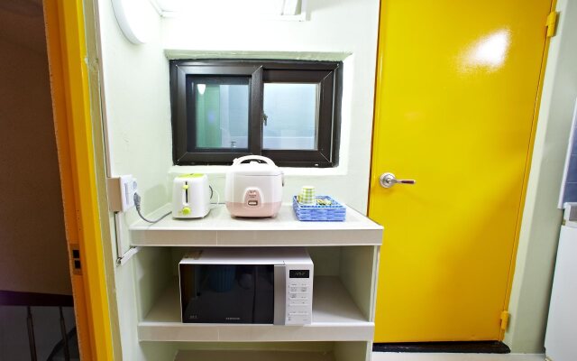 Rainbow Hotel Myeongdong
