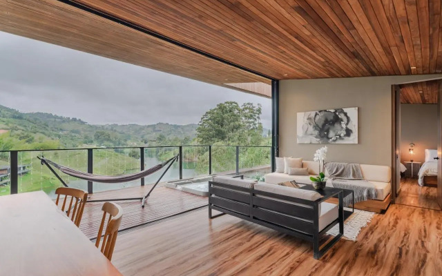 Joinn Houtel Guatape