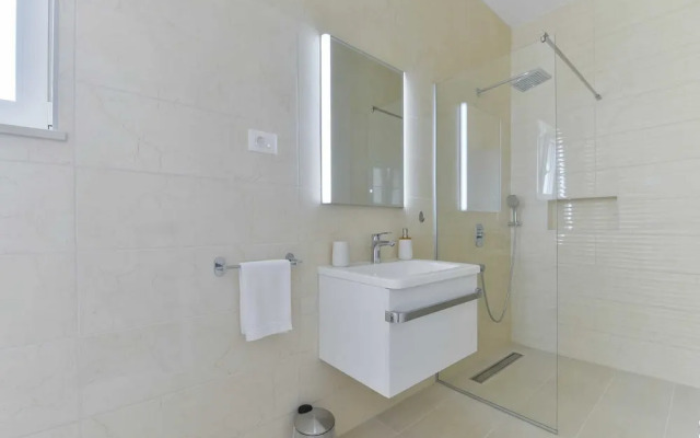 Vila Regina with pool