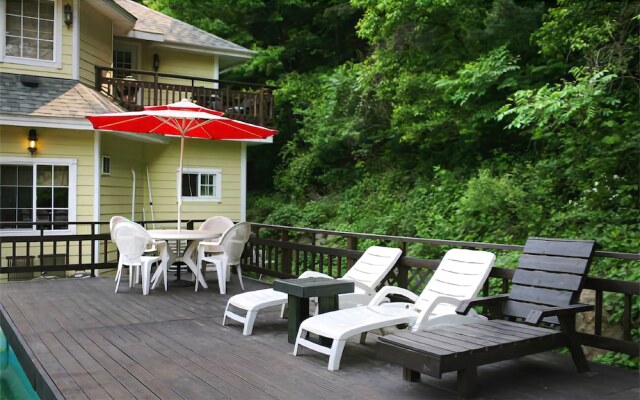Yangpyeong Island in Forest Pension