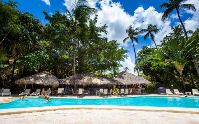 Los Corales Beach Village