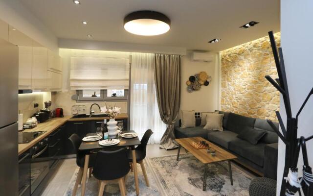 LA Larissa Luxury Apartments Koronis