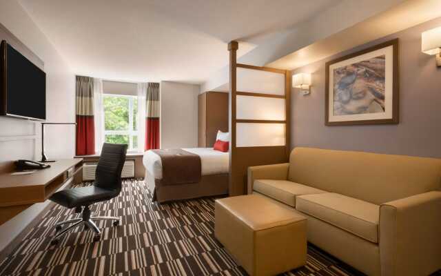 Microtel Inn & Suites by Wyndham Ladysmith Oyster Bay