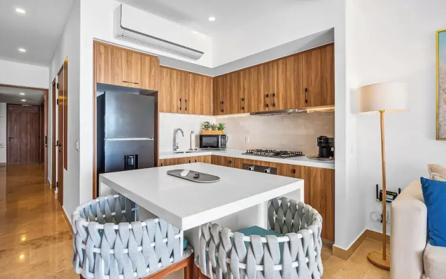 Oceanfront 1BR with Balcony & Pool