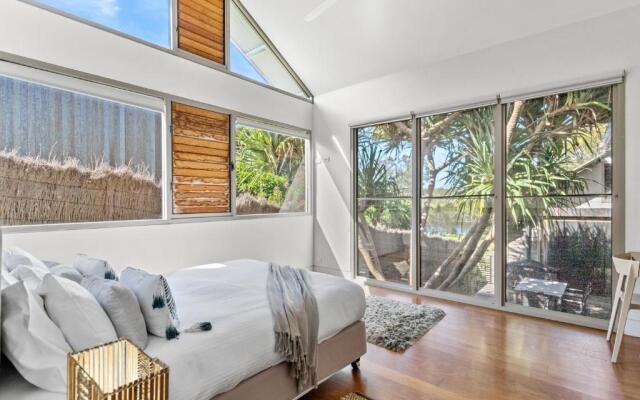 Fuller Holidays - Belongil Beach Pavilion House, 18A Childe St