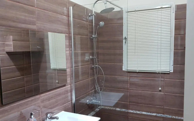 Menta errathens Apartment - Athens Center, 5 BD, 2 BATH