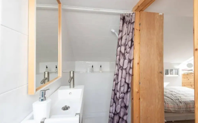 4guests-2br-privategarden-freeparking