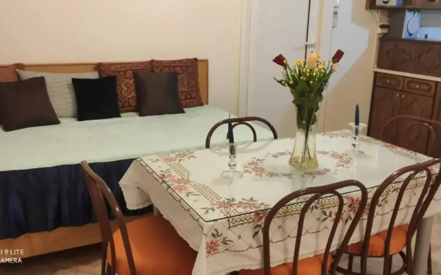 Aggelikh House