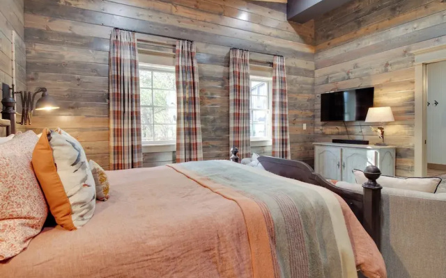 Fly Fishers Paradise: Getaway Near White River!