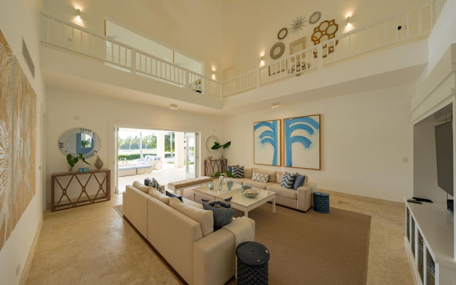 Arrecife 39 - Spacious 5BR Villa Near Beach Golf