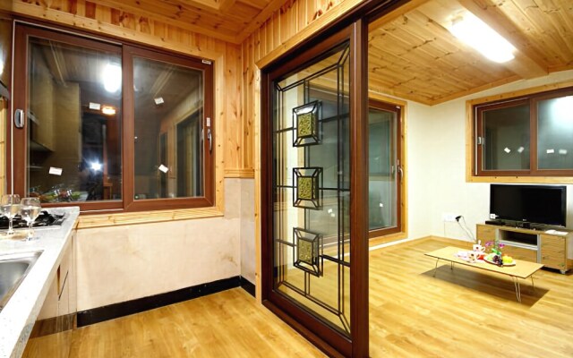 Yangyang Mori-ui-eondeok Pension