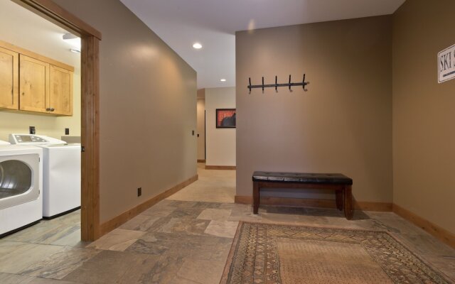 Stonegate #5 5 Bedroom Home by RedAwning