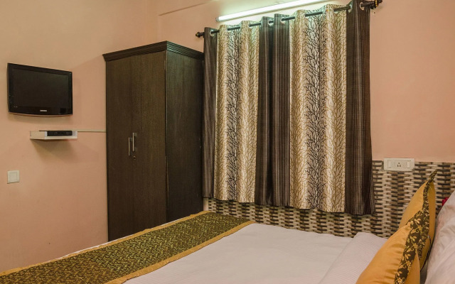 Western Enclave by OYO Rooms