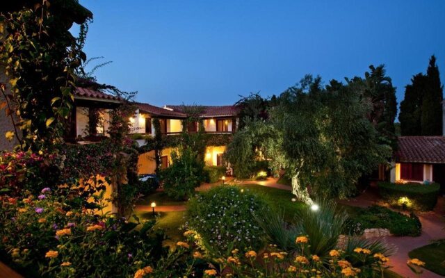 Nora Club Hotel