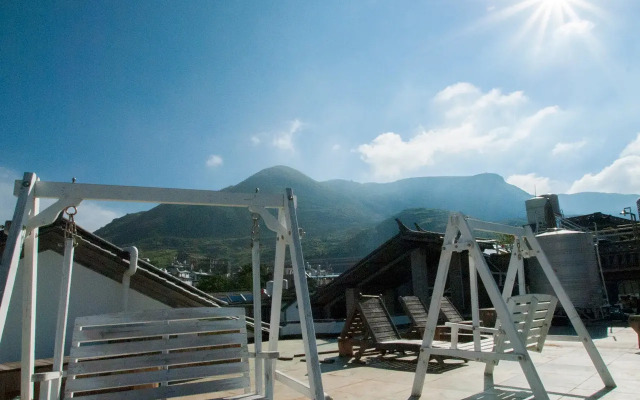 Facing the Sea Inn
