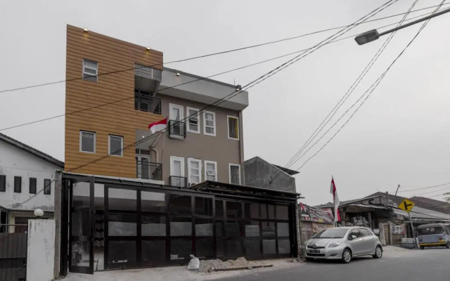 RedDoorz Plus @ Cipete Damai