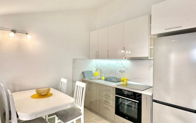 Seaside apartments Zlokovic
