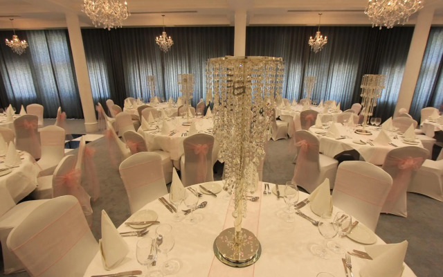 Yarrow Hotel