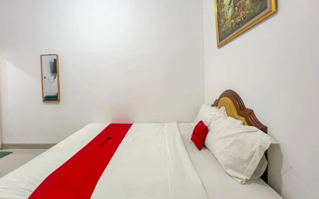 RedDoorz @ Dimens House Sragen – Guest Rooms – Sragen