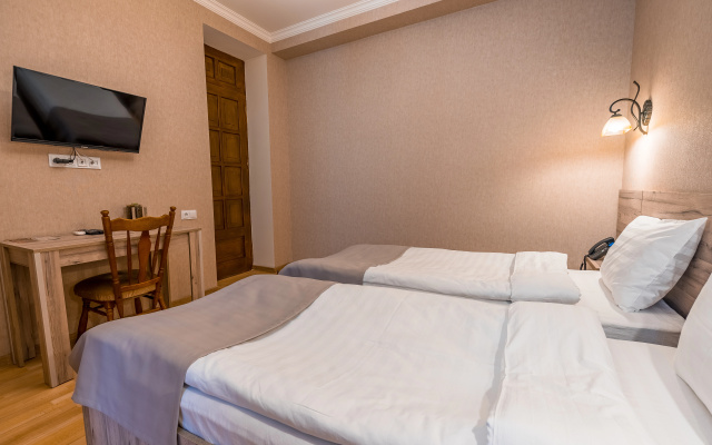 Imperial House Hotel