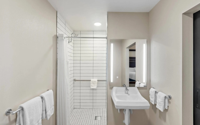 Travelodge by Wyndham Santa Rosa Wine Country