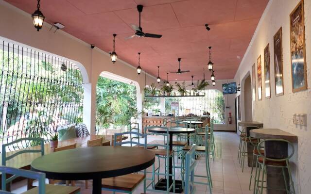 Mad Monkey Dumaguete