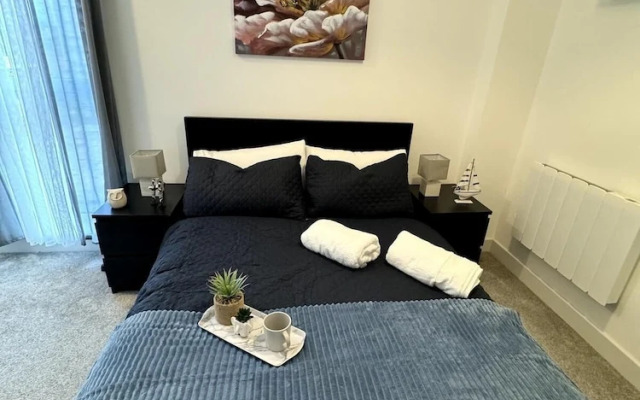 Cozy Bracknell Apartment With Modern Amenities