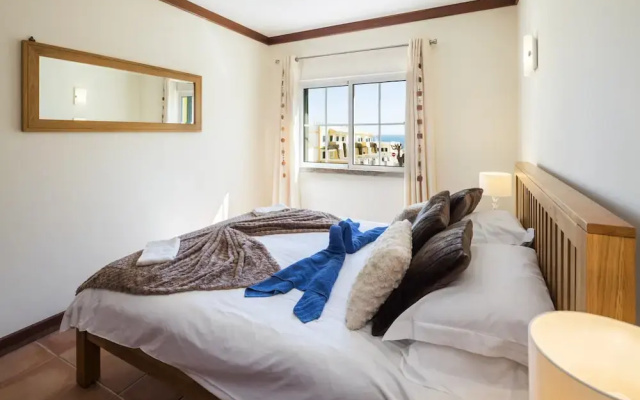 Apartment Near Praia do Carvalho Beach