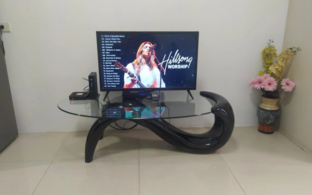 Staycation Sea Residences MOA Jermel