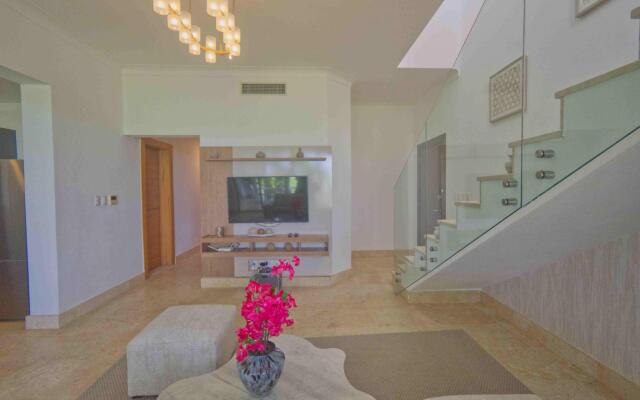 Stylish Penthouse With hot tub and Amazing Views