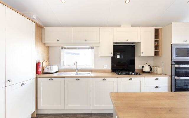 Cosy Home in Hastings With Balcony