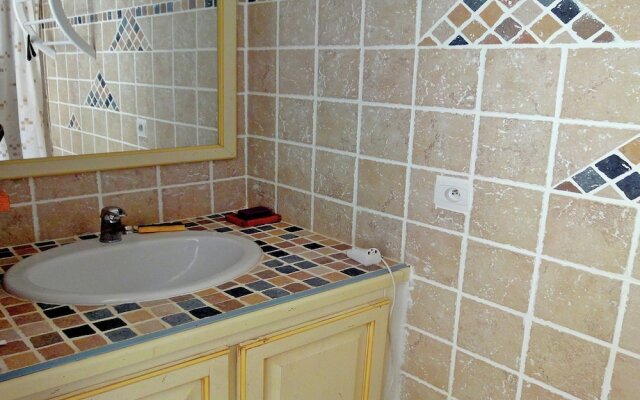 Country-style Villa With Private Pool, Walking Distance From Flayosc