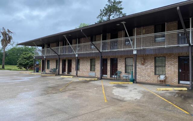 OYO Pinewood Inn & Suites Silsbee