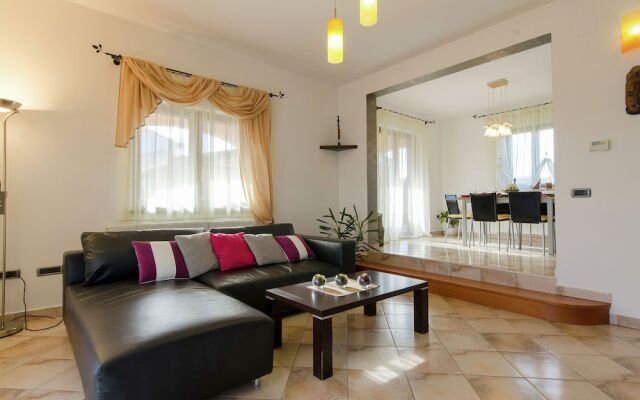 Comfortable Holiday Home in Rovinj with Private Pool