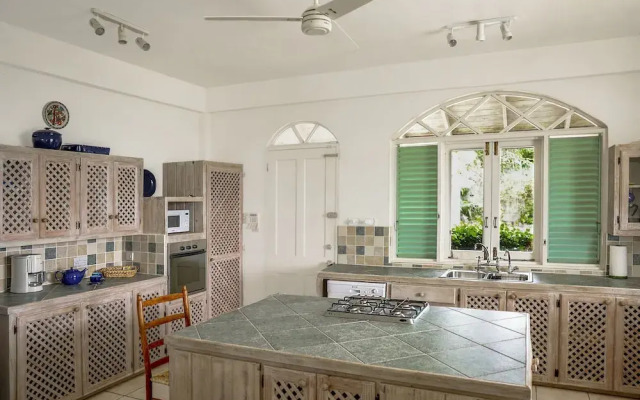 Zephyr Hill - 2 bedroom Villa with awe inspiring views 2 Villa by RedAwning